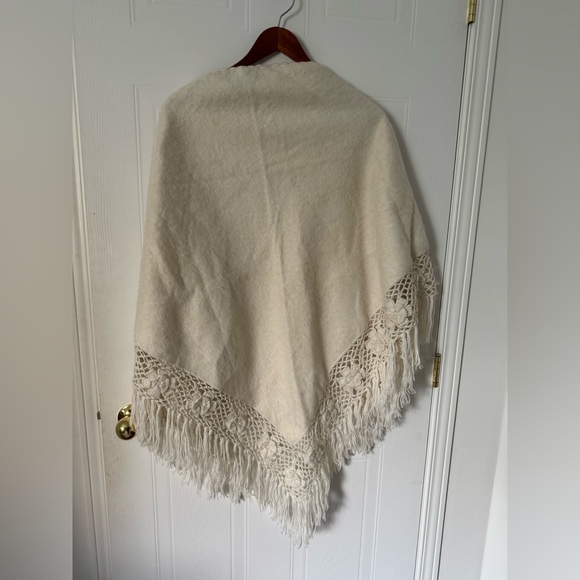 Importations Maria 100% Alpaca wool Handmade Natural Crochet Trim Poncho - Picture 3 of 10